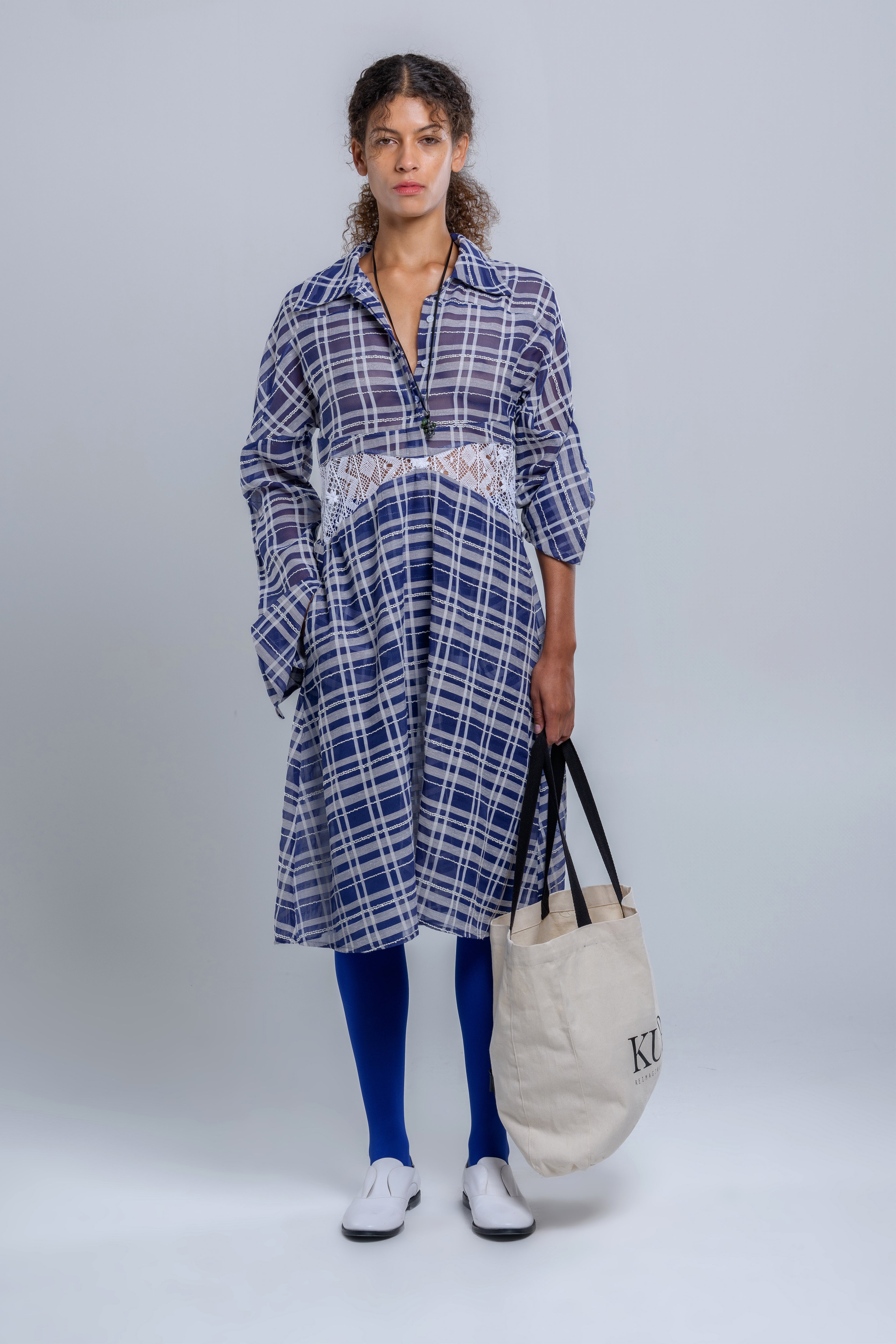 Bell shape sleeves dress with a lace yoke