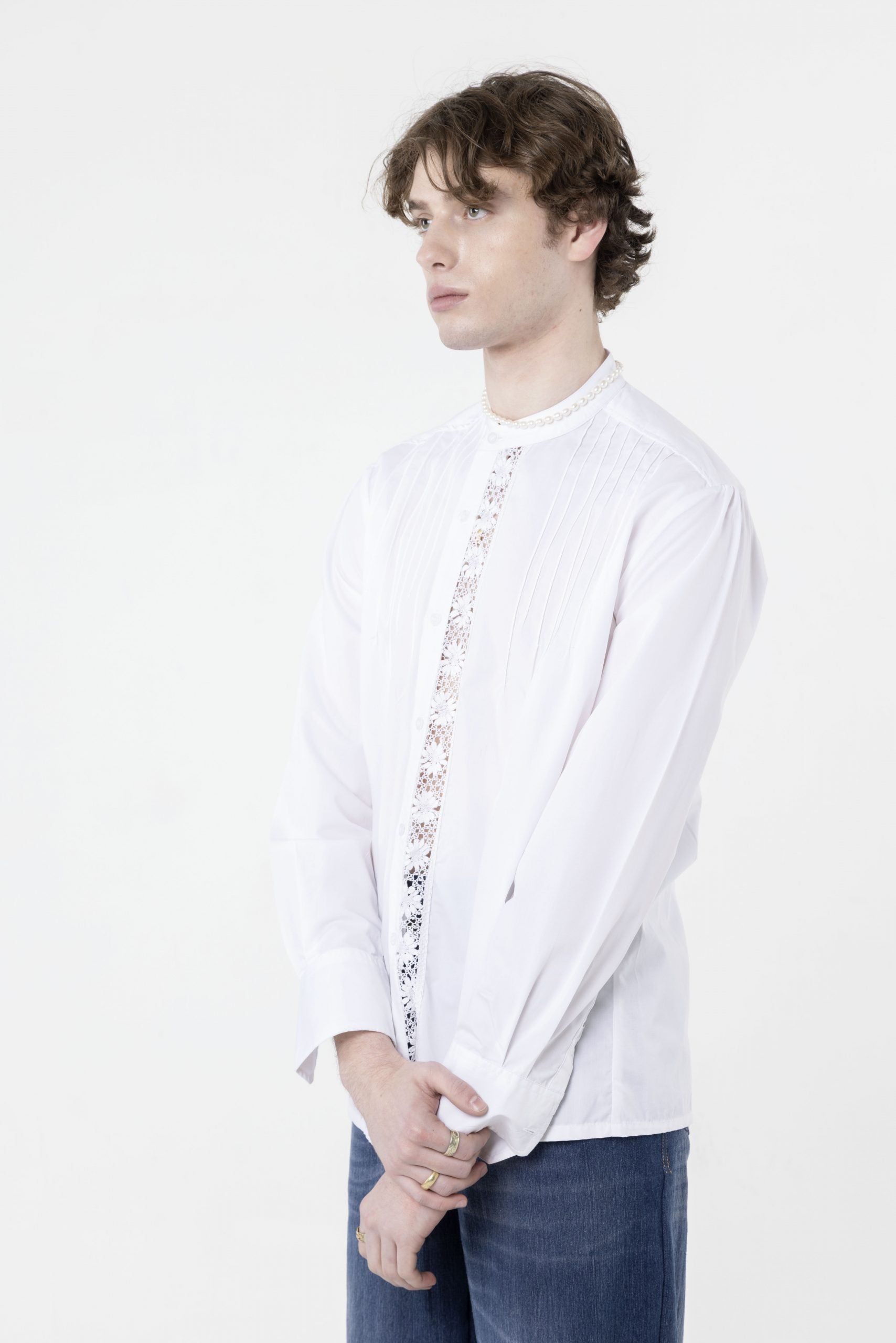 Roundneck white shirt image 2