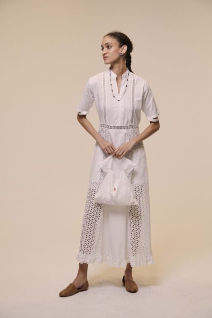 Round neckline spring dress